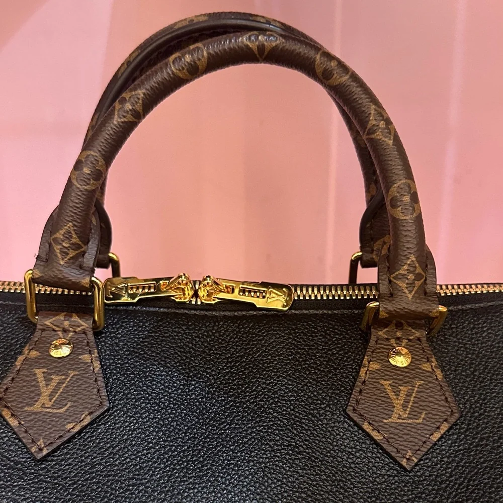 Louis Vuitton Speedy 30 Bandouliere Leather & Monogram Teddy Shearling- Black - Picture 4 of 14
